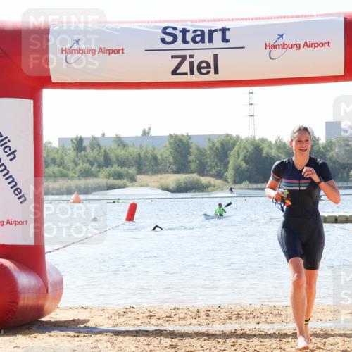 01.09.2024 - 17. Tribühne Triathlon Luisa Fischer http://msf.ph/oto/6897393 01.09.2024 11:40:43 Schwimmen 629, 666 meine-sportfotos.de