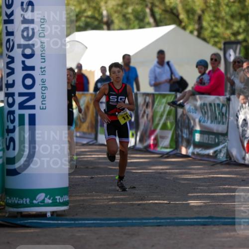 01.09.2024 - 17. Tribühne Triathlon Michael Strokosch http://msf.ph/oto/6897395 01.09.2024 09:52:09 Ziel 110, 127 meine-sportfotos.de