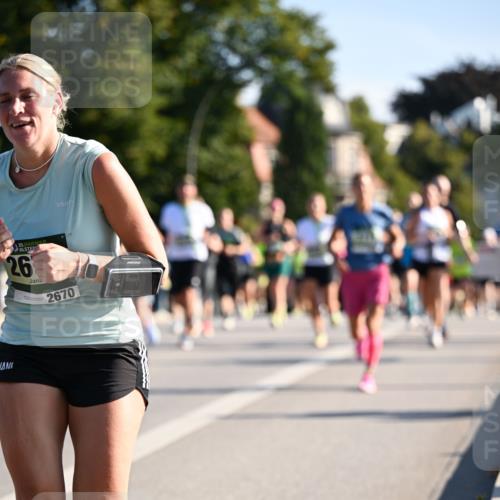 01.09.2024 - BARMER Alsterlauf Dr. Thomas Lammeyer http://msf.ph/oto/6897404 01.09.2024 09:35:39 Laufen 35, 26, 2670 meine-sportfotos.de