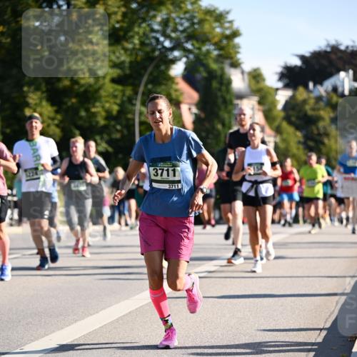 01.09.2024 - BARMER Alsterlauf Dr. Thomas Lammeyer http://msf.ph/oto/6897439 01.09.2024 09:35:41 Laufen 3711, 3711 meine-sportfotos.de