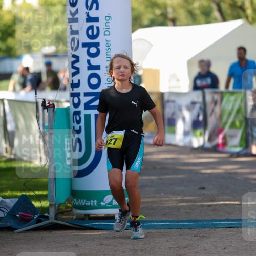 01.09.2024 - 17. Tribühne Triathlon Michael Strokosch http://msf.ph/oto/6897450 01.09.2024 09:52:12 Ziel 110, 127 meine-sportfotos.de