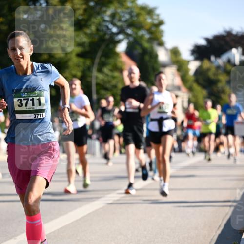 01.09.2024 - BARMER Alsterlauf Dr. Thomas Lammeyer http://msf.ph/oto/6897457 01.09.2024 09:35:42 Laufen 7024, 35, 3711, 3711 meine-sportfotos.de