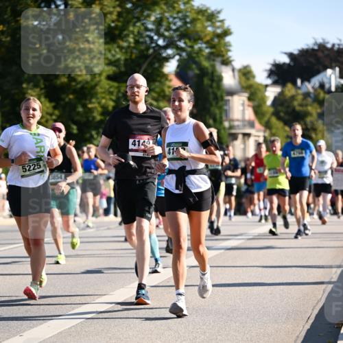 01.09.2024 - BARMER Alsterlauf Dr. Thomas Lammeyer http://msf.ph/oto/6897473 01.09.2024 09:35:43 Laufen 5225, 3854, 4140, 4145, 41 meine-sportfotos.de