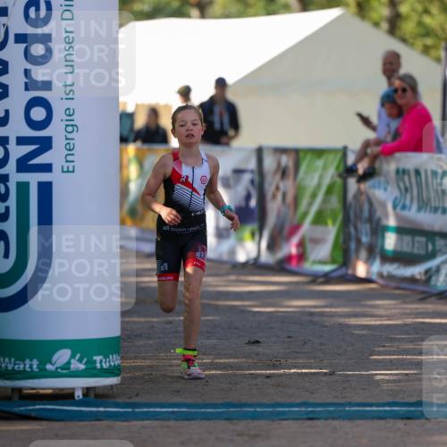 01.09.2024 - 17. Tribühne Triathlon Michael Strokosch http://msf.ph/oto/6897477 01.09.2024 09:52:47 Ziel 121 meine-sportfotos.de