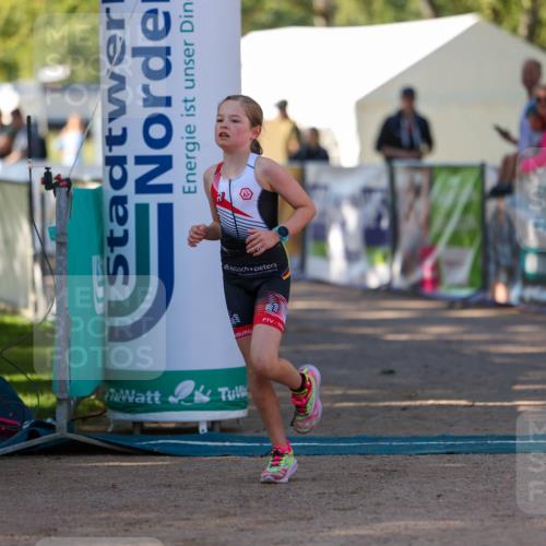 01.09.2024 - 17. Tribühne Triathlon Michael Strokosch http://msf.ph/oto/6897502 01.09.2024 09:52:48 Ziel 121 meine-sportfotos.de