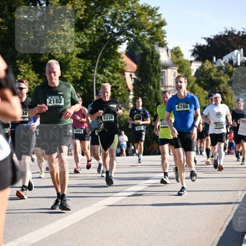 01.09.2024 - BARMER Alsterlauf Dr. Thomas Lammeyer http://msf.ph/oto/6897519 01.09.2024 09:35:45 Laufen 2210, 94, 4294, 2182, 3665, 5238, 3509, 410, 4766, 4722 meine-sportfotos.de