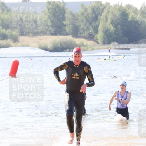 01.09.2024 - 17. Tribühne Triathlon Luisa Fischer http://msf.ph/oto/6897533 01.09.2024 11:41:48 Schwimmen 572, 582, 689, 701 meine-sportfotos.de