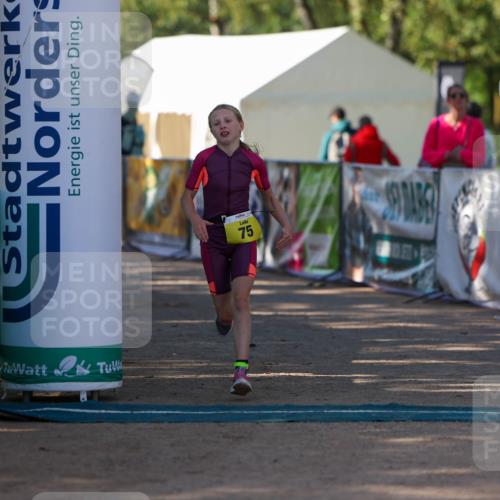 01.09.2024 - 17. Tribühne Triathlon Michael Strokosch http://msf.ph/oto/6897542 01.09.2024 09:53:57 Ziel 75 meine-sportfotos.de