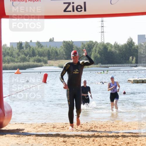 01.09.2024 - 17. Tribühne Triathlon Luisa Fischer http://msf.ph/oto/6897563 01.09.2024 11:41:50 Schwimmen 572, 582, 689, 701 meine-sportfotos.de