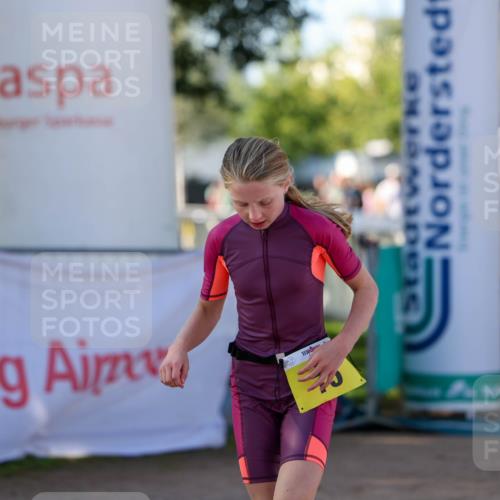 01.09.2024 - 17. Tribühne Triathlon Michael Strokosch http://msf.ph/oto/6897577 01.09.2024 09:53:59 Ziel 75 meine-sportfotos.de