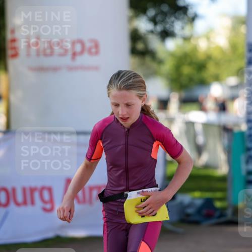 01.09.2024 - 17. Tribühne Triathlon Michael Strokosch http://msf.ph/oto/6897581 01.09.2024 09:53:59 Ziel 75 meine-sportfotos.de