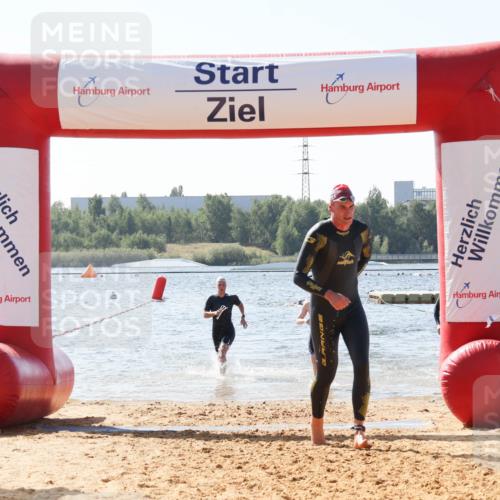 01.09.2024 - 17. Tribühne Triathlon Luisa Fischer http://msf.ph/oto/6897585 01.09.2024 11:41:52 Schwimmen 572, 582, 689, 701 meine-sportfotos.de