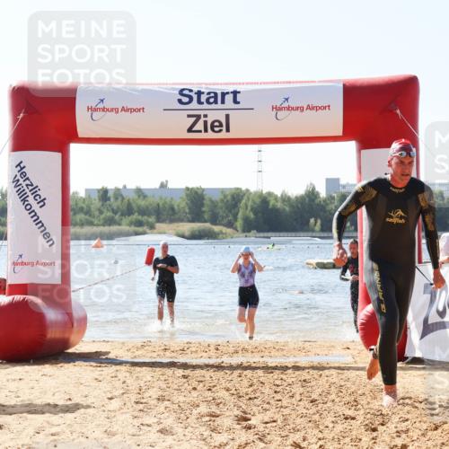 01.09.2024 - 17. Tribühne Triathlon Luisa Fischer http://msf.ph/oto/6897610 01.09.2024 11:41:53 Schwimmen 572, 582, 689, 701 meine-sportfotos.de