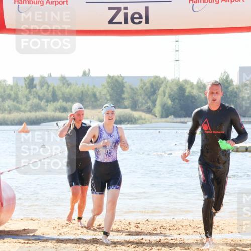 01.09.2024 - 17. Tribühne Triathlon Luisa Fischer http://msf.ph/oto/6897626 01.09.2024 11:41:56 Schwimmen 572, 582, 689, 701 meine-sportfotos.de
