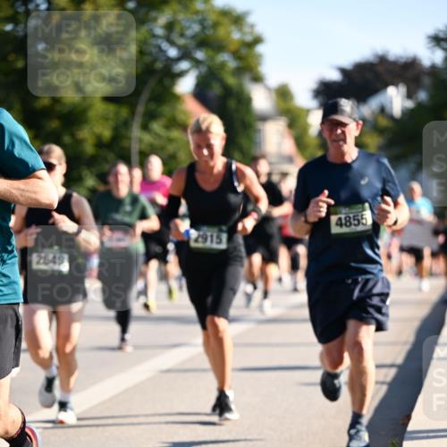 01.09.2024 - BARMER Alsterlauf Dr. Thomas Lammeyer http://msf.ph/oto/6897642 01.09.2024 09:35:52 Laufen 4855, 2915, 2649 meine-sportfotos.de