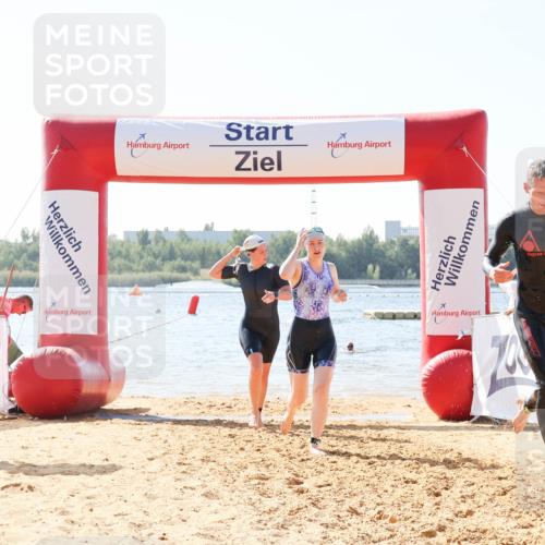 01.09.2024 - 17. Tribühne Triathlon Luisa Fischer http://msf.ph/oto/6897647 01.09.2024 11:41:57 Schwimmen 572, 582, 689, 701 meine-sportfotos.de