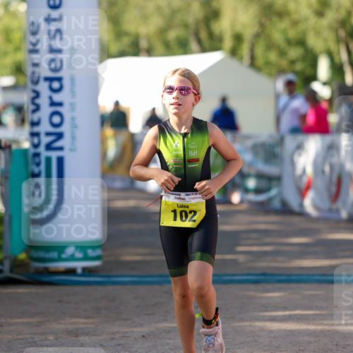 01.09.2024 - 17. Tribühne Triathlon Michael Strokosch http://msf.ph/oto/6897770 01.09.2024 09:54:22 Ziel 102 meine-sportfotos.de
