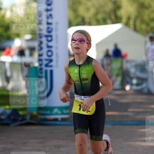 01.09.2024 - 17. Tribühne Triathlon Michael Strokosch http://msf.ph/oto/6897785 01.09.2024 09:54:23 Ziel 102 meine-sportfotos.de