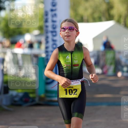 01.09.2024 - 17. Tribühne Triathlon Michael Strokosch http://msf.ph/oto/6897788 01.09.2024 09:54:23 Ziel 102 meine-sportfotos.de