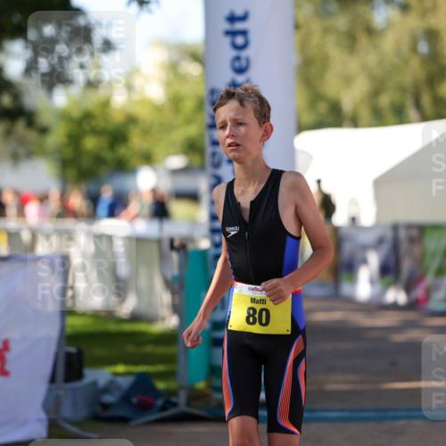 01.09.2024 - 17. Tribühne Triathlon Michael Strokosch http://msf.ph/oto/6897826 01.09.2024 09:54:37 Ziel 80 meine-sportfotos.de