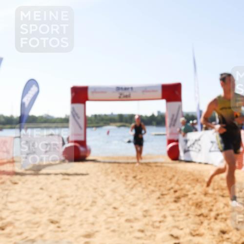 01.09.2024 - 17. Tribühne Triathlon Luisa Fischer http://msf.ph/oto/6897870 01.09.2024 11:42:48 Schwimmen 624, 656, 669 meine-sportfotos.de