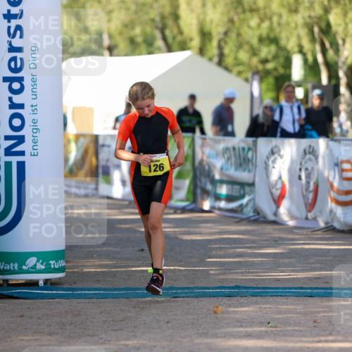 01.09.2024 - 17. Tribühne Triathlon Michael Strokosch http://msf.ph/oto/6897879 01.09.2024 09:55:04 Ziel 126 meine-sportfotos.de