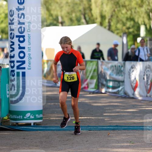 01.09.2024 - 17. Tribühne Triathlon Michael Strokosch http://msf.ph/oto/6897885 01.09.2024 09:55:05 Ziel 126 meine-sportfotos.de