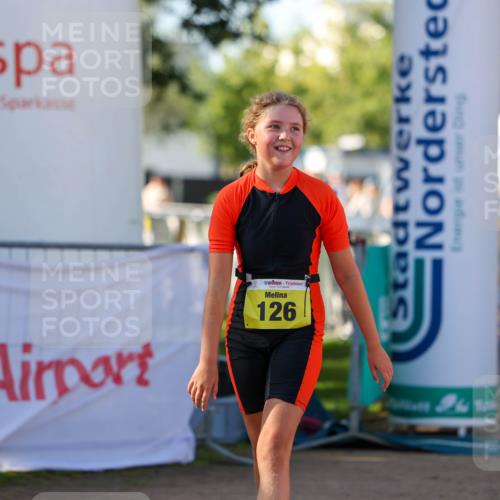 01.09.2024 - 17. Tribühne Triathlon Michael Strokosch http://msf.ph/oto/6897929 01.09.2024 09:55:07 Ziel 126 meine-sportfotos.de
