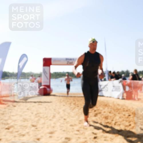 01.09.2024 - 17. Tribühne Triathlon Luisa Fischer http://msf.ph/oto/6897982 01.09.2024 11:43:15 Schwimmen 658, 672 meine-sportfotos.de