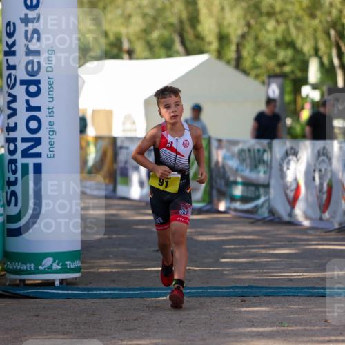 01.09.2024 - 17. Tribühne Triathlon Michael Strokosch http://msf.ph/oto/6898000 01.09.2024 09:55:21 Ziel 91 meine-sportfotos.de