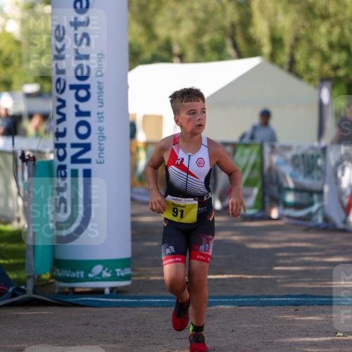 01.09.2024 - 17. Tribühne Triathlon Michael Strokosch http://msf.ph/oto/6898019 01.09.2024 09:55:22 Ziel 91 meine-sportfotos.de