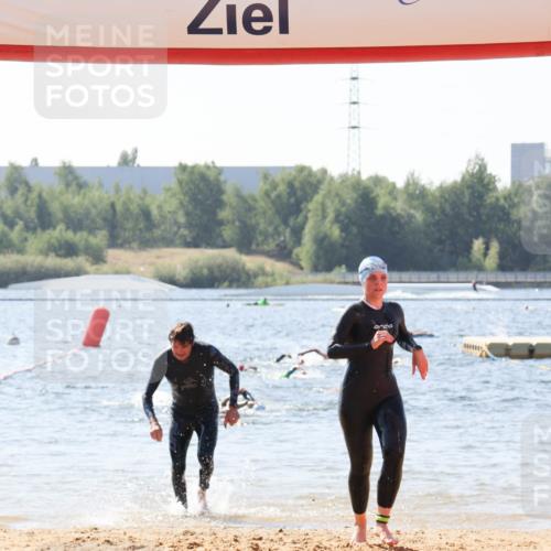 01.09.2024 - 17. Tribühne Triathlon Luisa Fischer http://msf.ph/oto/6898035 01.09.2024 11:43:36 Schwimmen 584, 693 meine-sportfotos.de
