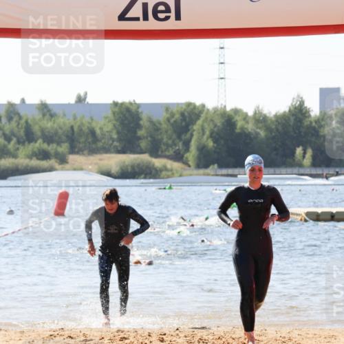 01.09.2024 - 17. Tribühne Triathlon Luisa Fischer http://msf.ph/oto/6898042 01.09.2024 11:43:37 Schwimmen 584, 693 meine-sportfotos.de