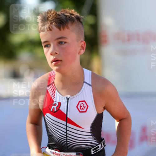 01.09.2024 - 17. Tribühne Triathlon Michael Strokosch http://msf.ph/oto/6898050 01.09.2024 09:55:24 Ziel 91 meine-sportfotos.de