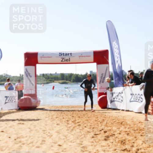 01.09.2024 - 17. Tribühne Triathlon Luisa Fischer http://msf.ph/oto/6898094 01.09.2024 11:43:41 Schwimmen 584, 693 meine-sportfotos.de
