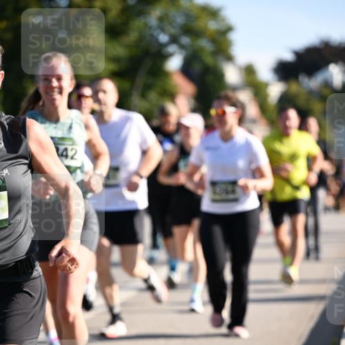 01.09.2024 - BARMER Alsterlauf Dr. Thomas Lammeyer http://msf.ph/oto/6898110 01.09.2024 09:36:15 Laufen 42 meine-sportfotos.de