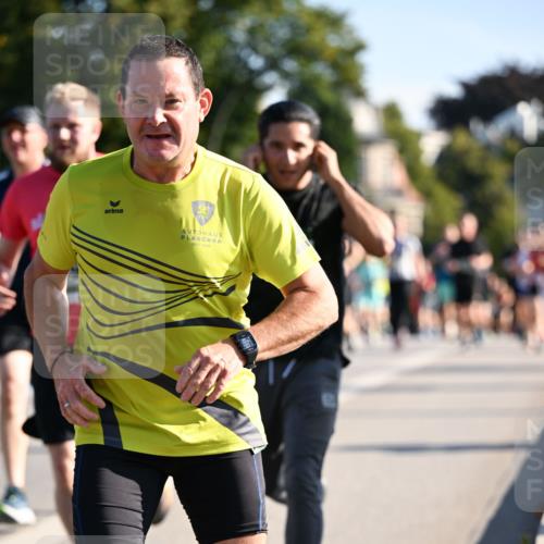 01.09.2024 - BARMER Alsterlauf Dr. Thomas Lammeyer http://msf.ph/oto/6898154 01.09.2024 09:36:18 Laufen 1950 meine-sportfotos.de