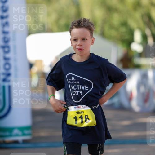01.09.2024 - 17. Tribühne Triathlon Michael Strokosch http://msf.ph/oto/6898156 01.09.2024 09:55:49 Ziel 74, 116, 122 meine-sportfotos.de