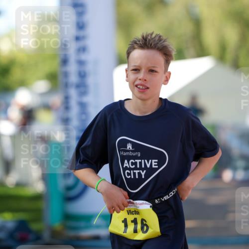 01.09.2024 - 17. Tribühne Triathlon Michael Strokosch http://msf.ph/oto/6898167 01.09.2024 09:55:50 Ziel 74, 116, 122 meine-sportfotos.de