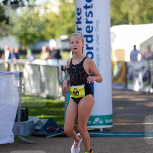 01.09.2024 - 17. Tribühne Triathlon Michael Strokosch http://msf.ph/oto/6898295 01.09.2024 09:55:58 Ziel 74, 95 meine-sportfotos.de