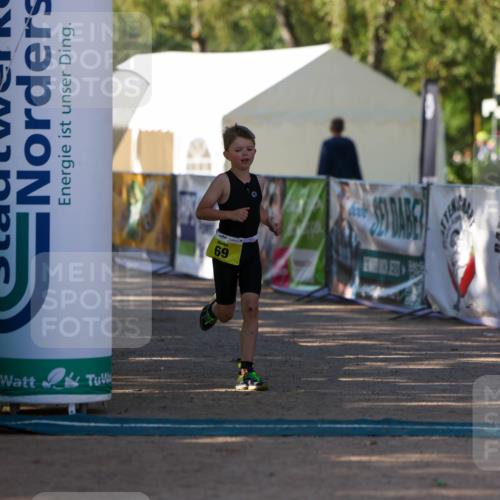 01.09.2024 - 17. Tribühne Triathlon Michael Strokosch http://msf.ph/oto/6898329 01.09.2024 09:57:18 Ziel 69 meine-sportfotos.de