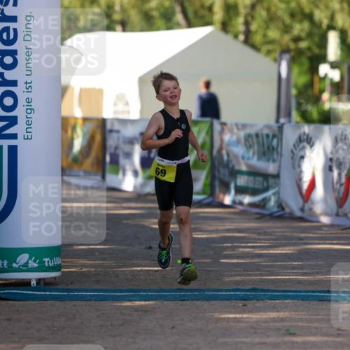 01.09.2024 - 17. Tribühne Triathlon Michael Strokosch http://msf.ph/oto/6898341 01.09.2024 09:57:19 Ziel 69 meine-sportfotos.de
