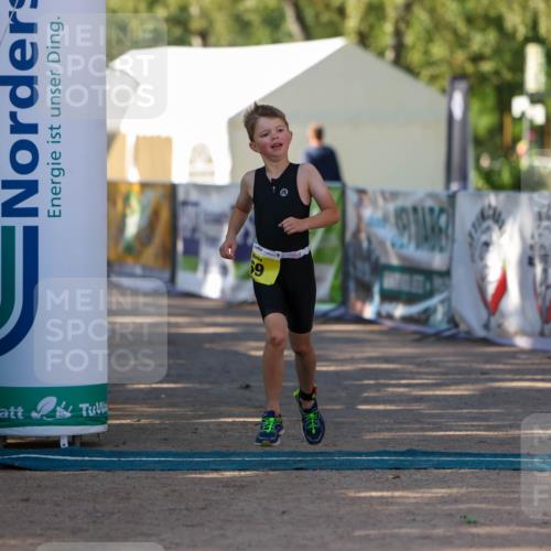 01.09.2024 - 17. Tribühne Triathlon Michael Strokosch http://msf.ph/oto/6898349 01.09.2024 09:57:19 Ziel 69 meine-sportfotos.de