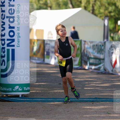 01.09.2024 - 17. Tribühne Triathlon Michael Strokosch http://msf.ph/oto/6898356 01.09.2024 09:57:19 Ziel 69 meine-sportfotos.de
