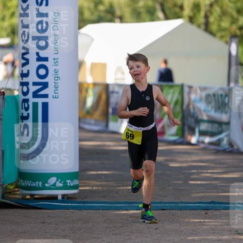 01.09.2024 - 17. Tribühne Triathlon Michael Strokosch http://msf.ph/oto/6898358 01.09.2024 09:57:20 Ziel 69 meine-sportfotos.de
