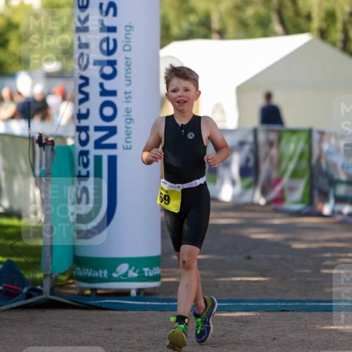 01.09.2024 - 17. Tribühne Triathlon Michael Strokosch http://msf.ph/oto/6898367 01.09.2024 09:57:20 Ziel 69 meine-sportfotos.de