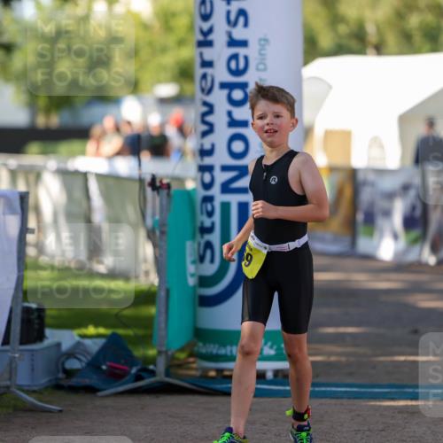 01.09.2024 - 17. Tribühne Triathlon Michael Strokosch http://msf.ph/oto/6898375 01.09.2024 09:57:21 Ziel 69 meine-sportfotos.de