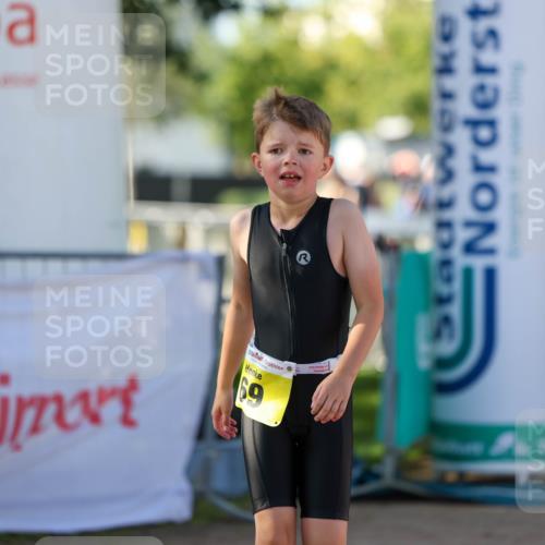 01.09.2024 - 17. Tribühne Triathlon Michael Strokosch http://msf.ph/oto/6898395 01.09.2024 09:57:22 Ziel 69 meine-sportfotos.de