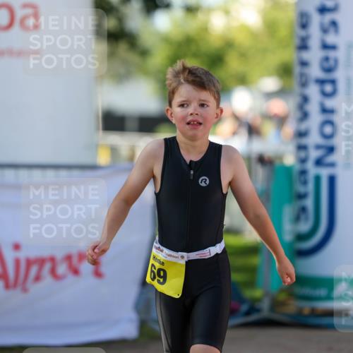 01.09.2024 - 17. Tribühne Triathlon Michael Strokosch http://msf.ph/oto/6898401 01.09.2024 09:57:23 Ziel 69 meine-sportfotos.de