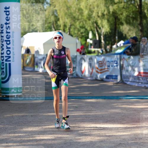 01.09.2024 - 17. Tribühne Triathlon Michael Strokosch http://msf.ph/oto/6898407 01.09.2024 09:58:59 Ziel 101 meine-sportfotos.de